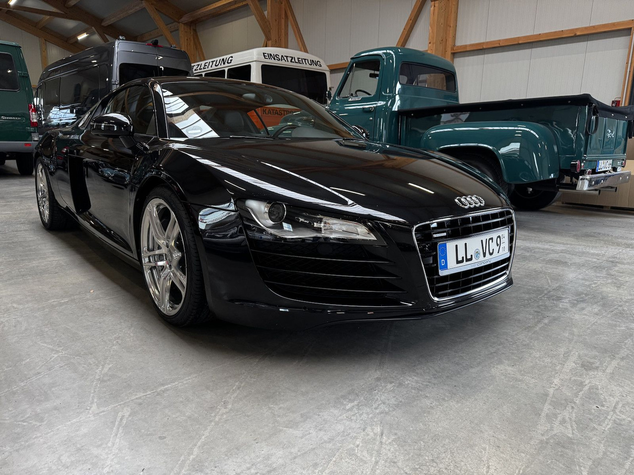 Audi R8 4.2 FSI V8 quattro Coupé - Αυτοκίνητο: φωτογραφία 3 Audi R8 4.2 FSI V8 quattro Coupé - Αυτοκίνητο: φωτογραφία 3