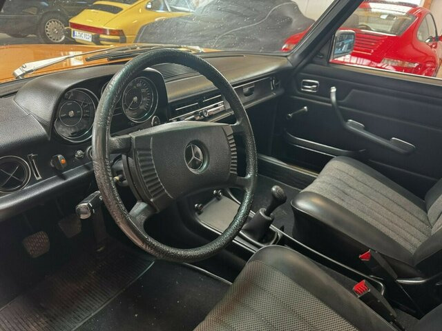 MERCEDES-BENZ 200 D/8 W115 - Λιμουζίνα/ Sedan: φωτογραφία 4 MERCEDES-BENZ 200 D/8 W115 - Λιμουζίνα/ Sedan: φωτογραφία 4