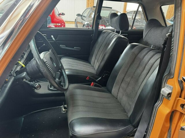 MERCEDES-BENZ 200 D/8 W115 - Λιμουζίνα/ Sedan: φωτογραφία 3 MERCEDES-BENZ 200 D/8 W115 - Λιμουζίνα/ Sedan: φωτογραφία 3