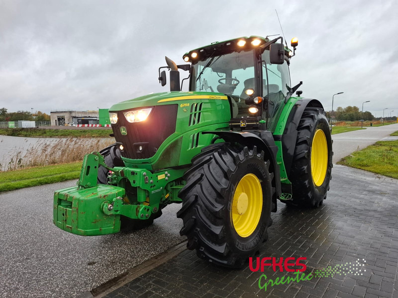 John Deere 6215 R - Τρακτέρ: φωτογραφία 1 John Deere 6215 R - Τρακτέρ: φωτογραφία 1