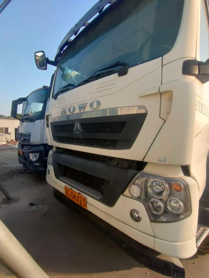 XCMG Official HBC10050V Second Hand Truck Mounted Line Concrete Pump With High Quality - Εξοπλισμός σκυροδέματος: φωτογραφία 2 XCMG Official HBC10050V Second Hand Truck Mounted Line Concrete Pump With High Quality - Εξοπλισμός σκυροδέματος: φωτογραφία 2