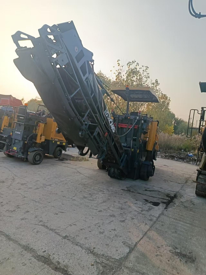 XCMG Official Used Road Asphalt Milling Machine XM1005K Asphalt Cold Planer Machine Price For Sale - Φρέζα ασφάλτου: φωτογραφία 3 XCMG Official Used Road Asphalt Milling Machine XM1005K Asphalt Cold Planer Machine Price For Sale - Φρέζα ασφάλτου: φωτογραφία 3