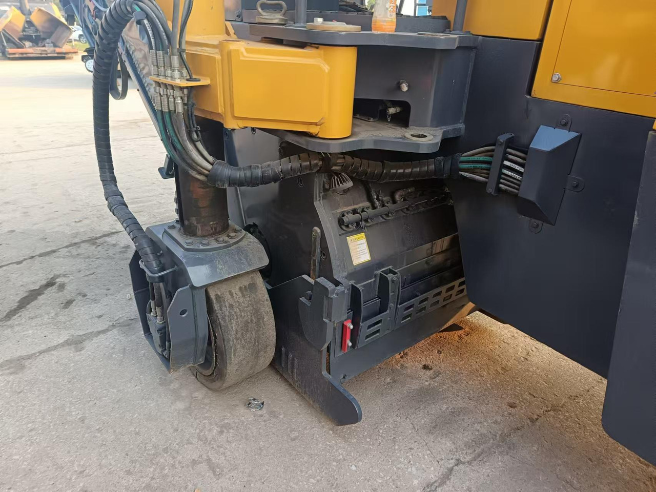 XCMG Official Used Road Asphalt Milling Machine XM1005K Asphalt Cold Planer Machine Price For Sale - Φρέζα ασφάλτου: φωτογραφία 5 XCMG Official Used Road Asphalt Milling Machine XM1005K Asphalt Cold Planer Machine Price For Sale - Φρέζα ασφάλτου: φωτογραφία 5