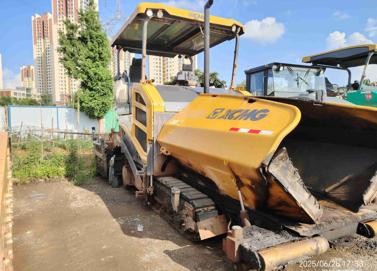 XCMG RP905HDIV used hydraulic mobile asphalt paver - Διαστρωτήρας ασφάλτου: φωτογραφία 2 XCMG RP905HDIV used hydraulic mobile asphalt paver - Διαστρωτήρας ασφάλτου: φωτογραφία 2