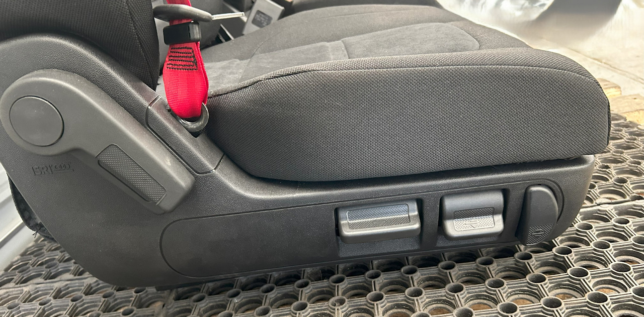 IVECO NEW SET OF SEATS IVECO S-WAY - Kάθισμα: φωτογραφία 5 IVECO NEW SET OF SEATS IVECO S-WAY - Kάθισμα: φωτογραφία 5