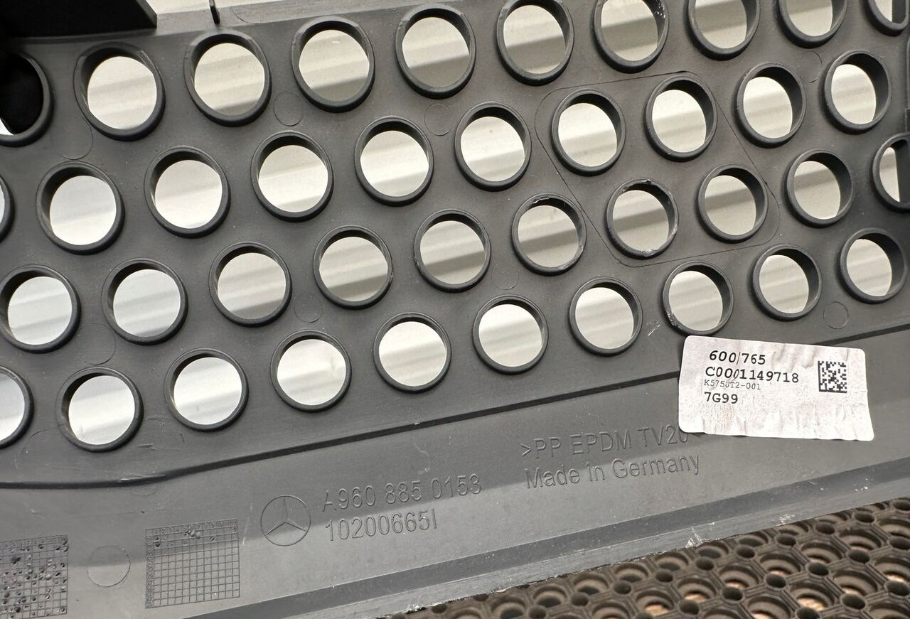 KRATKA ATRAPA A9608850153 Mercedes-Benz ACTROS MP4 A9608850153 truck - Μάσκα ψυγείου για Φορτηγό: φωτογραφία 2 KRATKA ATRAPA A9608850153 Mercedes-Benz ACTROS MP4 A9608850153 truck - Μάσκα ψυγείου για Φορτηγό: φωτογραφία 2