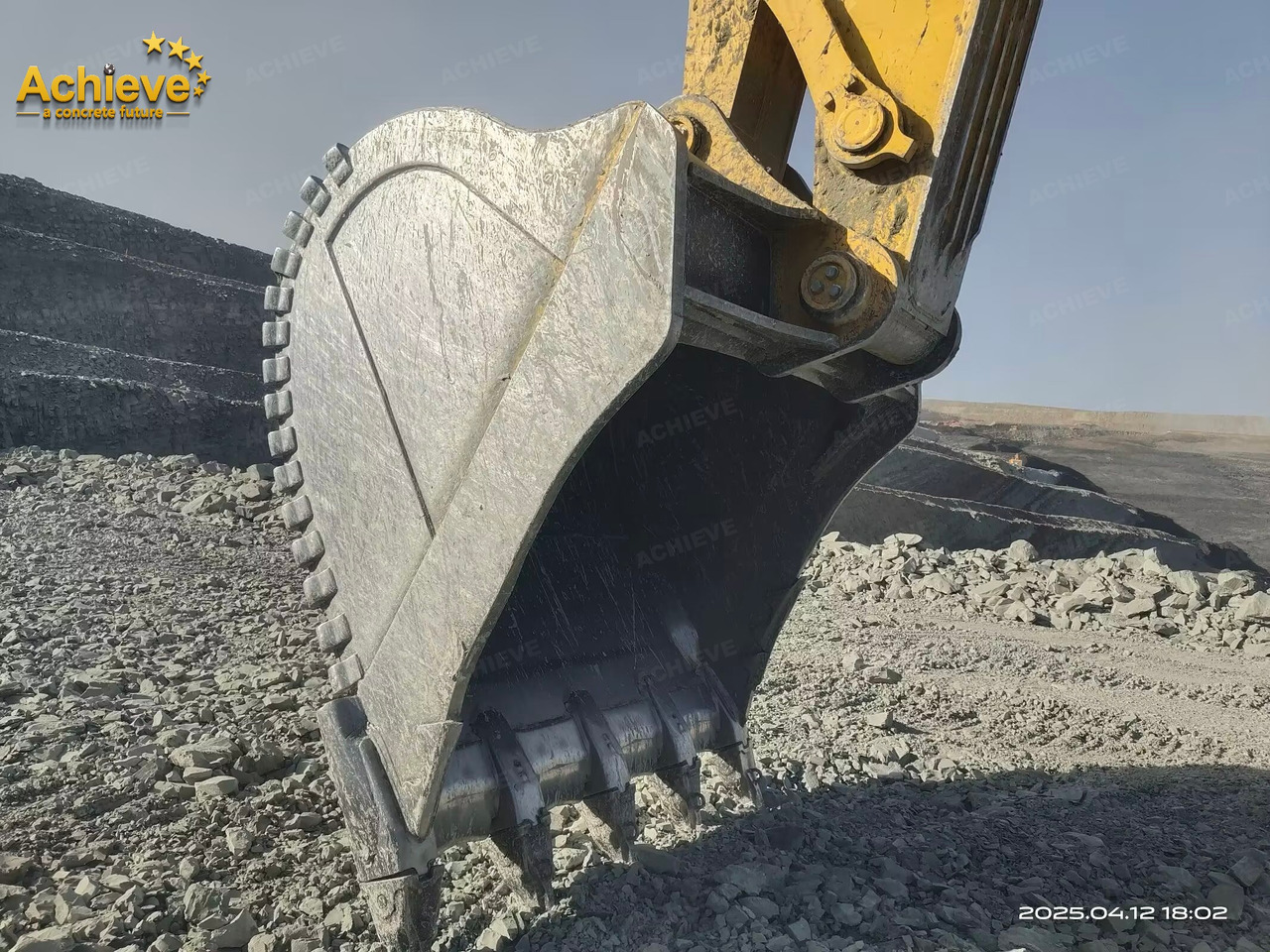 Komatsu 【ACHIEVE】TOP CONDITION!!! PC1250-11R 2023 4500h Horsepower (HP) 758 HP @ 1,800 rpm Operating weight (lbs) 269,300 - 272,600 Bucket Capacity (yd3) 5.3-9.5 - Ερπυστριοφόρος εκσκαφέας: φωτογραφία 5 Komatsu 【ACHIEVE】TOP CONDITION!!! PC1250-11R 2023 4500h Horsepower (HP) 758 HP @ 1,800 rpm Operating weight (lbs) 269,300 - 272,600 Bucket Capacity (yd3) 5.3-9.5 - Ερπυστριοφόρος εκσκαφέας: φωτογραφία 5