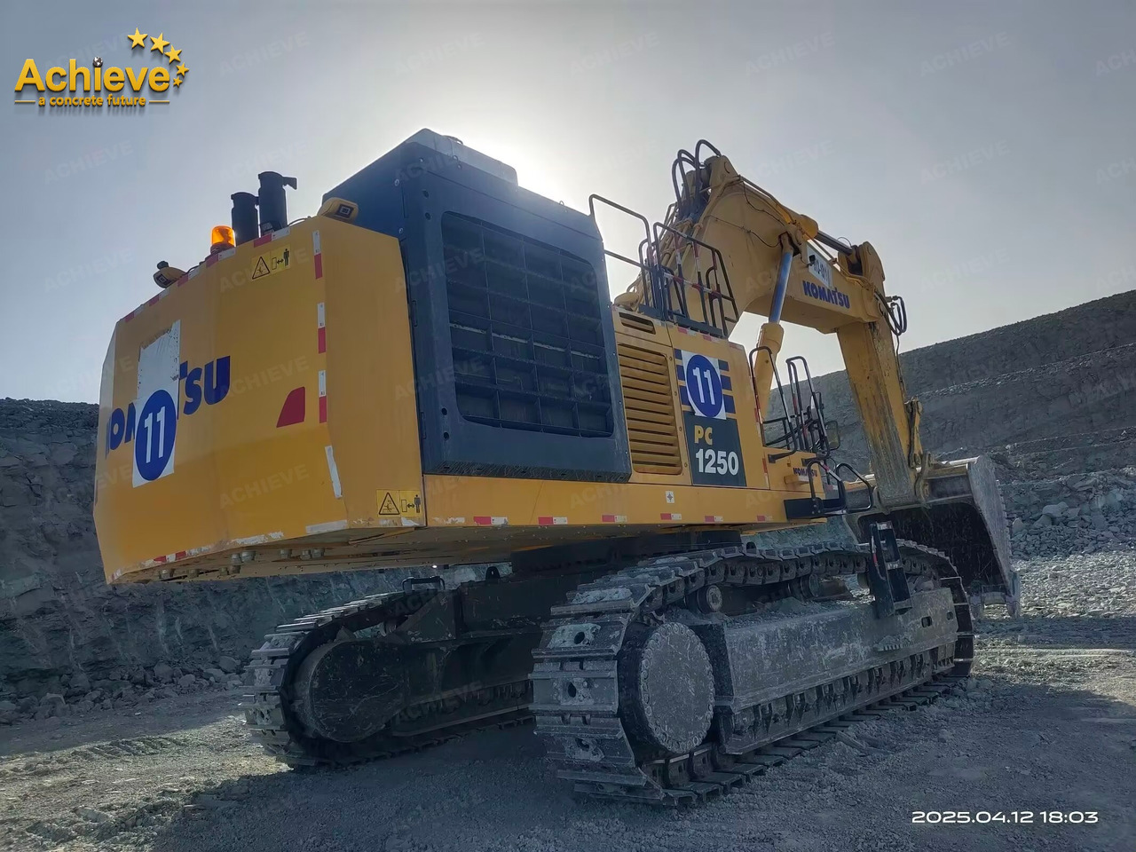 Komatsu 【ACHIEVE】TOP CONDITION!!! PC1250-11R 2023 4500h Horsepower (HP) 758 HP @ 1,800 rpm Operating weight (lbs) 269,300 - 272,600 Bucket Capacity (yd3) 5.3-9.5 - Ερπυστριοφόρος εκσκαφέας: φωτογραφία 3 Komatsu 【ACHIEVE】TOP CONDITION!!! PC1250-11R 2023 4500h Horsepower (HP) 758 HP @ 1,800 rpm Operating weight (lbs) 269,300 - 272,600 Bucket Capacity (yd3) 5.3-9.5 - Ερπυστριοφόρος εκσκαφέας: φωτογραφία 3