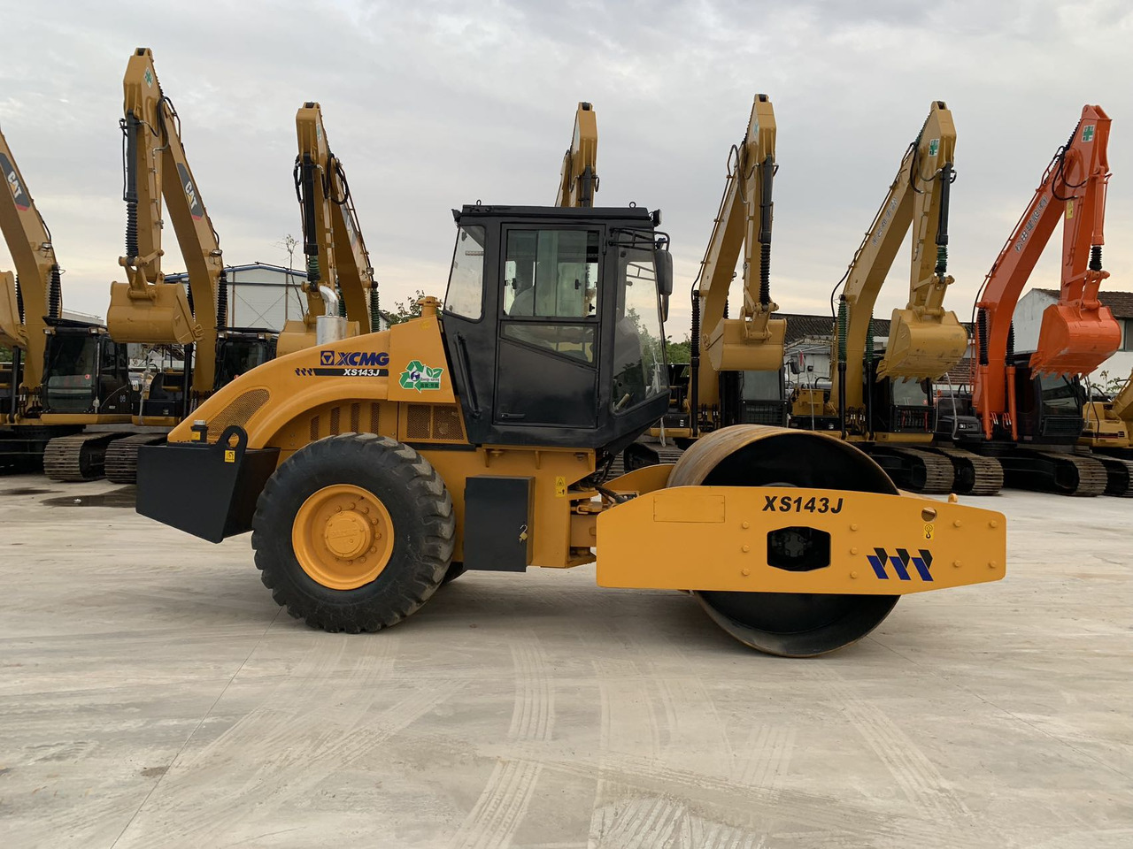XCMG XS143J Vibratory Road roller Secondhand Condition - Ασφαλτικός οδοστρωτήρας: φωτογραφία 4 XCMG XS143J Vibratory Road roller Secondhand Condition - Ασφαλτικός οδοστρωτήρας: φωτογραφία 4