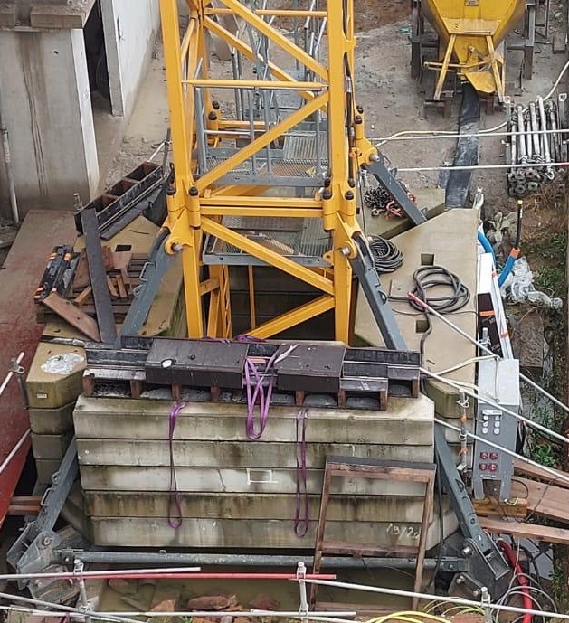 LIEBHERR 200 EC-H 10 Litronic - Πυργογερανός: φωτογραφία 3 LIEBHERR 200 EC-H 10 Litronic - Πυργογερανός: φωτογραφία 3