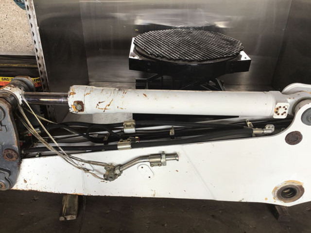 Liebherr A914 Li / A914B Li / A924B Li / A924C Li / A934B Li / A934C Li / R914 / R914B / R924 B / R924 C / R934B / R934C - Υδραυλικός κύλινδρος: φωτογραφία 1 Liebherr A914 Li / A914B Li / A924B Li / A924C Li / A934B Li / A934C Li / R914 / R914B / R924 B / R924 C / R934B / R934C - Υδραυλικός κύλινδρος: φωτογραφία 1