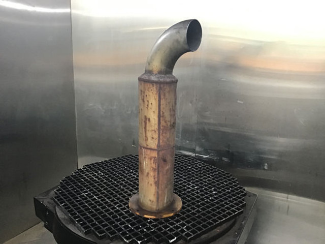 Liebherr Exhaust Silencer - Εξάτμιση: φωτογραφία 1 Liebherr Exhaust Silencer - Εξάτμιση: φωτογραφία 1