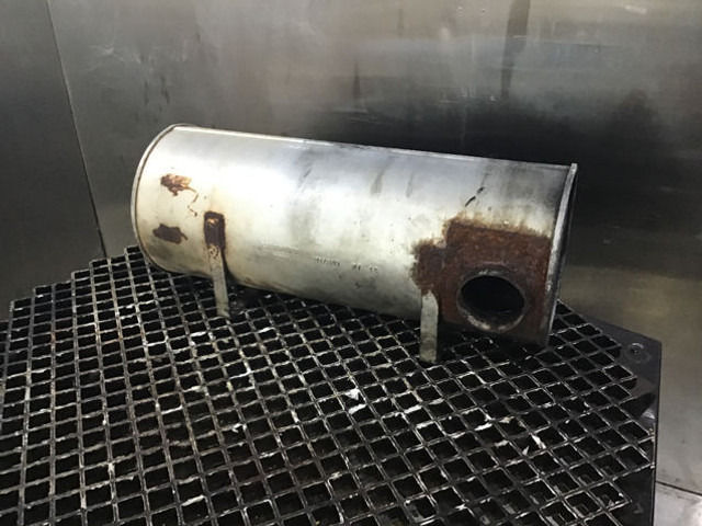 Liebherr Exhaust Silencer - Σιγαστήρας: φωτογραφία 1 Liebherr Exhaust Silencer - Σιγαστήρας: φωτογραφία 1