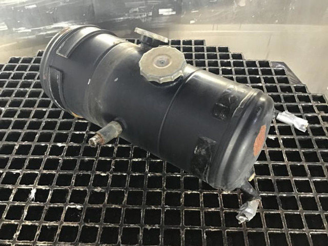 Liebherr Tank - Δοχείο διαστολής: φωτογραφία 4 Liebherr Tank - Δοχείο διαστολής: φωτογραφία 4