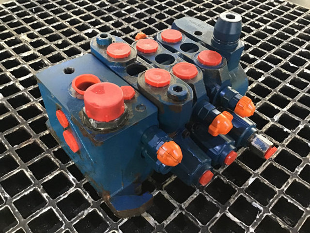 Liebherr Valve Block - Μπλοκ κυλίνδρων: φωτογραφία 1 Liebherr Valve Block - Μπλοκ κυλίνδρων: φωτογραφία 1