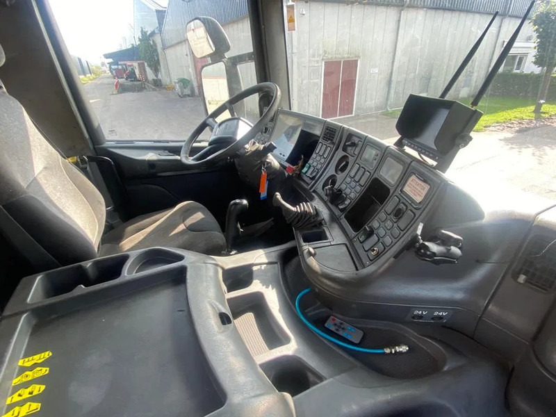 Interior photo 1: Φορτηγό μεταφοράς εμπορευματοκιβωτίων/ Κινητό αμάξωμα Scania P114-380 Manual + FULL STEEL