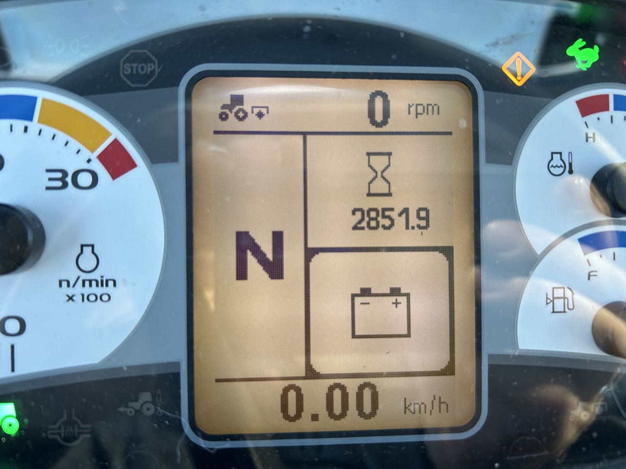 New Holland T 5.105 - Τρακτέρ: φωτογραφία 2 New Holland T 5.105 - Τρακτέρ: φωτογραφία 2
