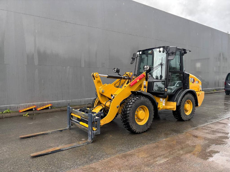 Cat 906 - Ελαστιχοφόρος φορτωτής: φωτογραφία 1 Cat 906 - Ελαστιχοφόρος φορτωτής: φωτογραφία 1