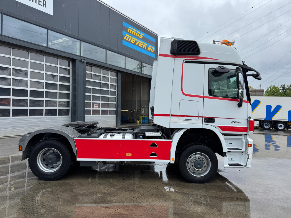 MERCEDES Actros 2044 4x4 - Τράκτορας: φωτογραφία 4 MERCEDES Actros 2044 4x4 - Τράκτορας: φωτογραφία 4