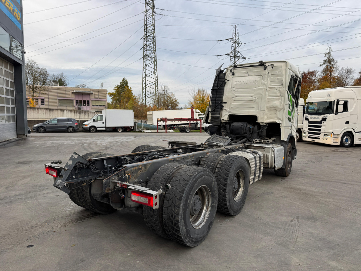 VOLVO FH16-650 6x6 X-Track Unfall - Φορτηγό σασί: φωτογραφία 5 VOLVO FH16-650 6x6 X-Track Unfall - Φορτηγό σασί: φωτογραφία 5
