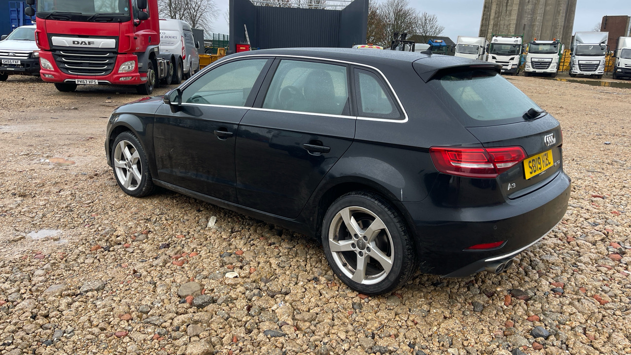 AUDI A3 2.0 35 TDI SPORT - Hatchback: φωτογραφία 3 AUDI A3 2.0 35 TDI SPORT - Hatchback: φωτογραφία 3