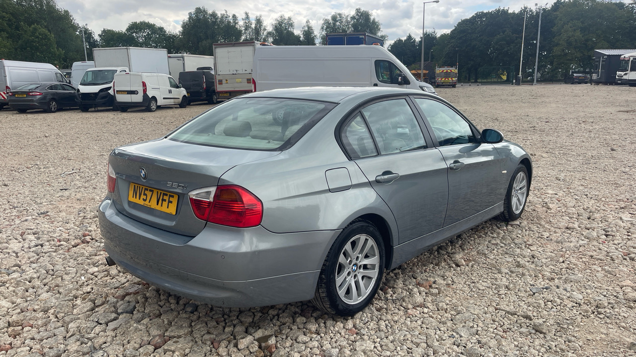BMW 320 I - Hatchback: φωτογραφία 4 BMW 320 I - Hatchback: φωτογραφία 4