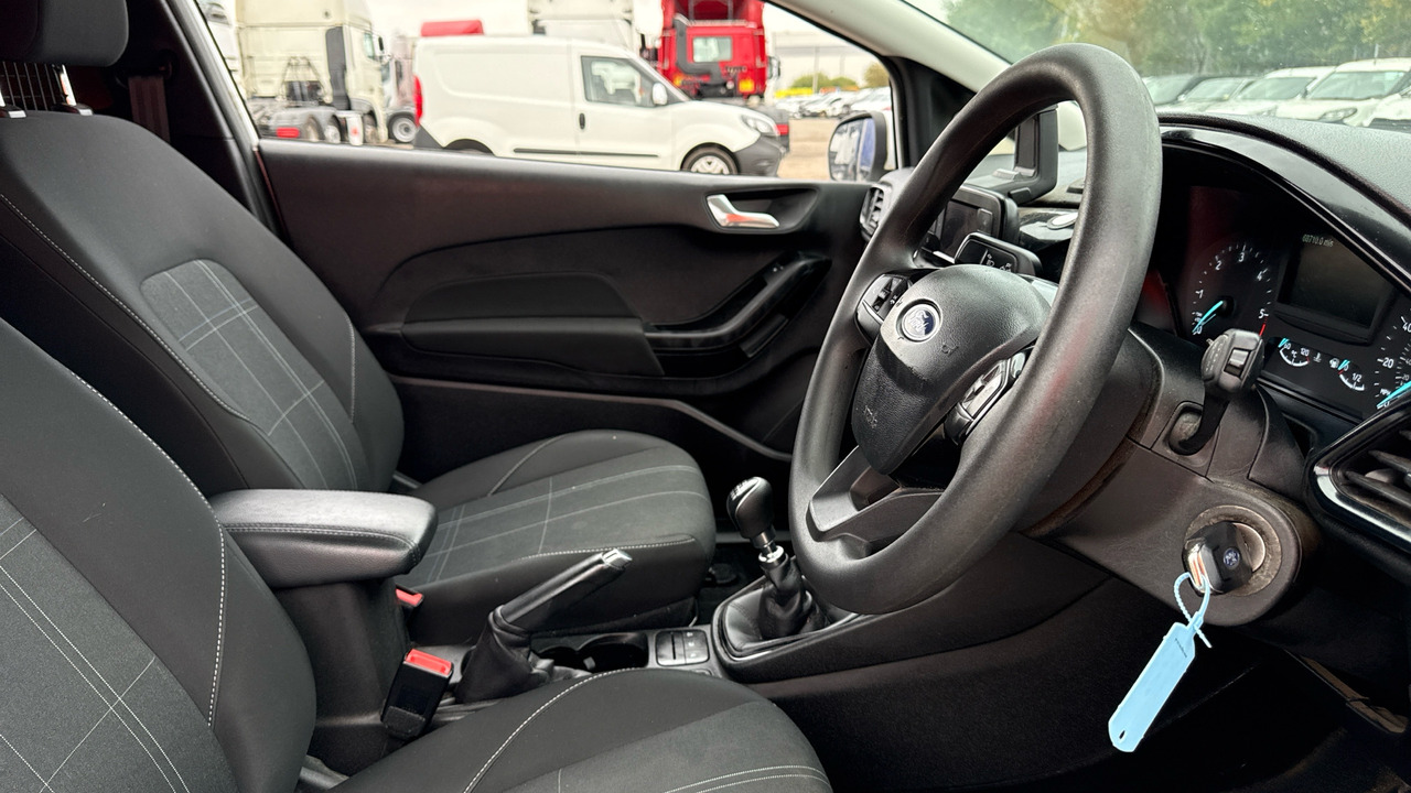 Ford Fiesta 1.5 TDCi - Αυτοκίνητο: φωτογραφία 5 Ford Fiesta 1.5 TDCi - Αυτοκίνητο: φωτογραφία 5