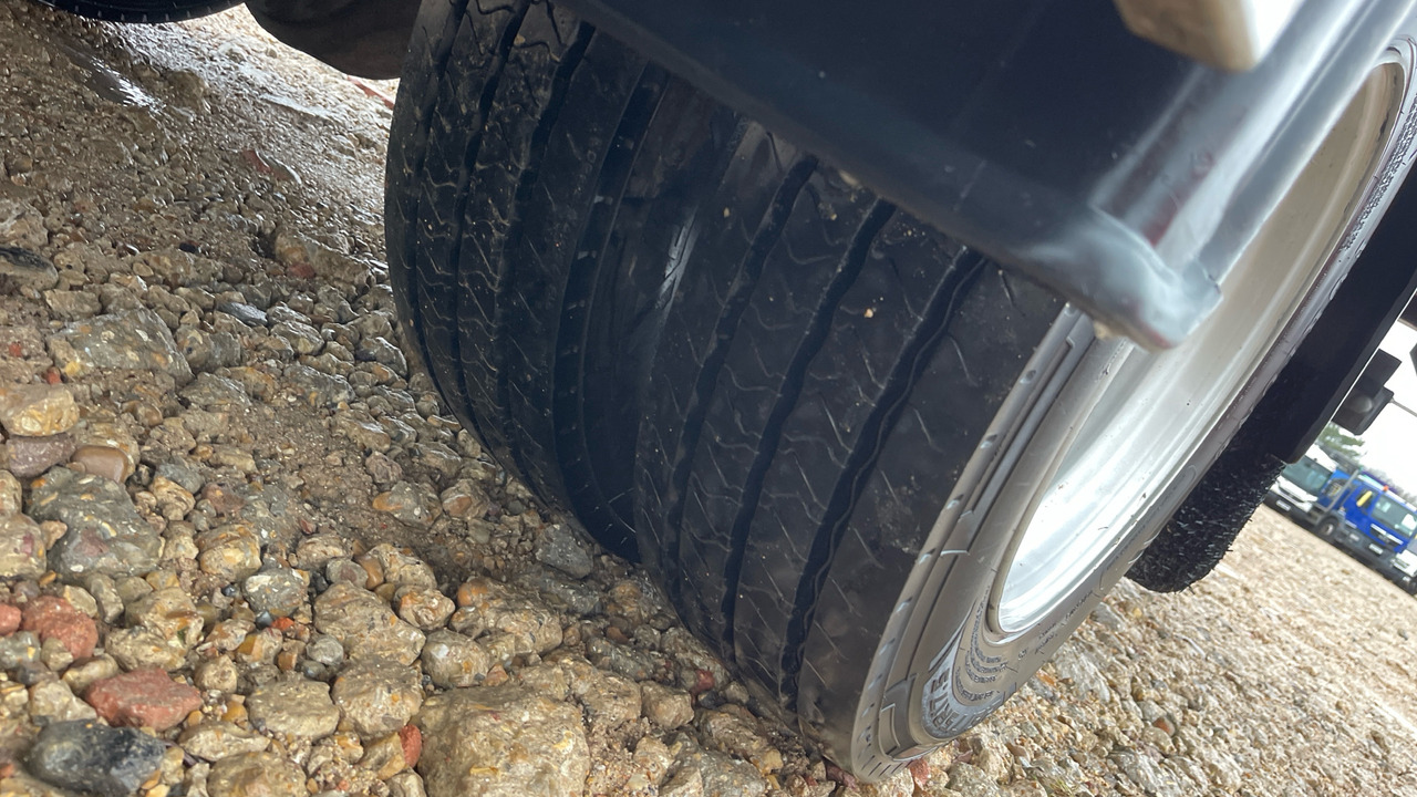 Φορτηγό μουσαμάς Isuzu N75 190: φωτογραφία 18