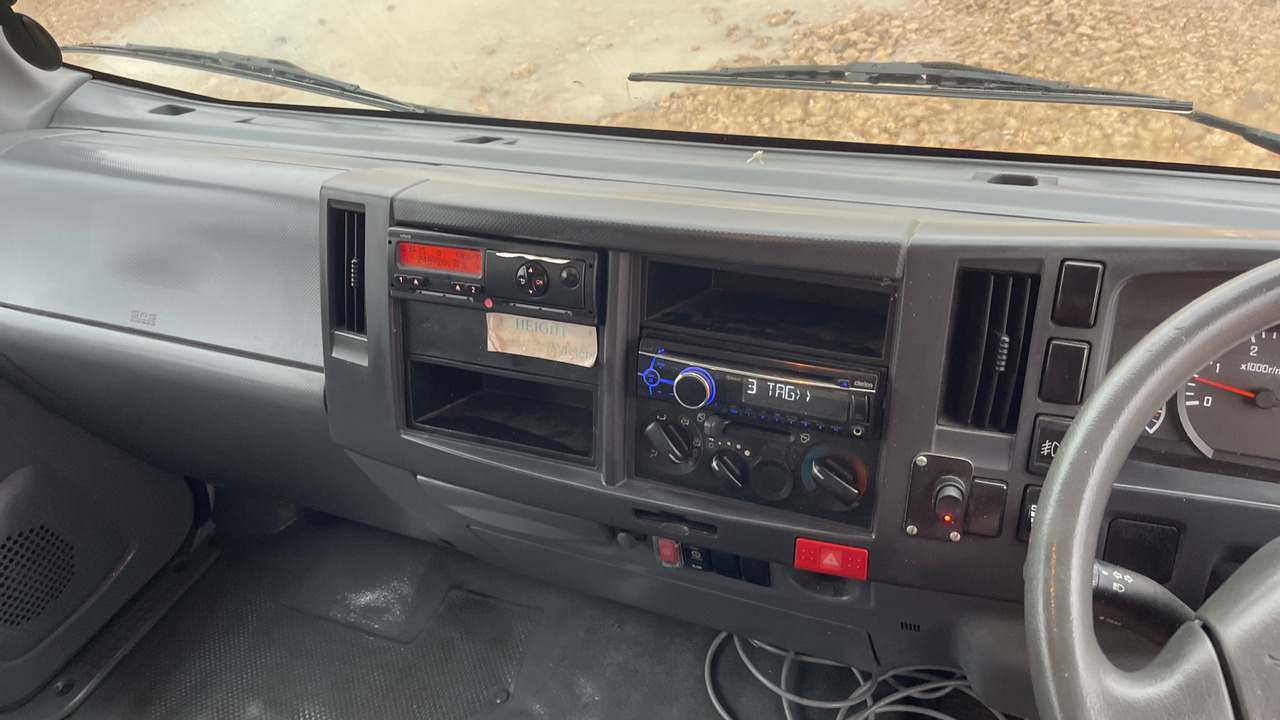 Φορτηγό μουσαμάς Isuzu N75 190: φωτογραφία 7