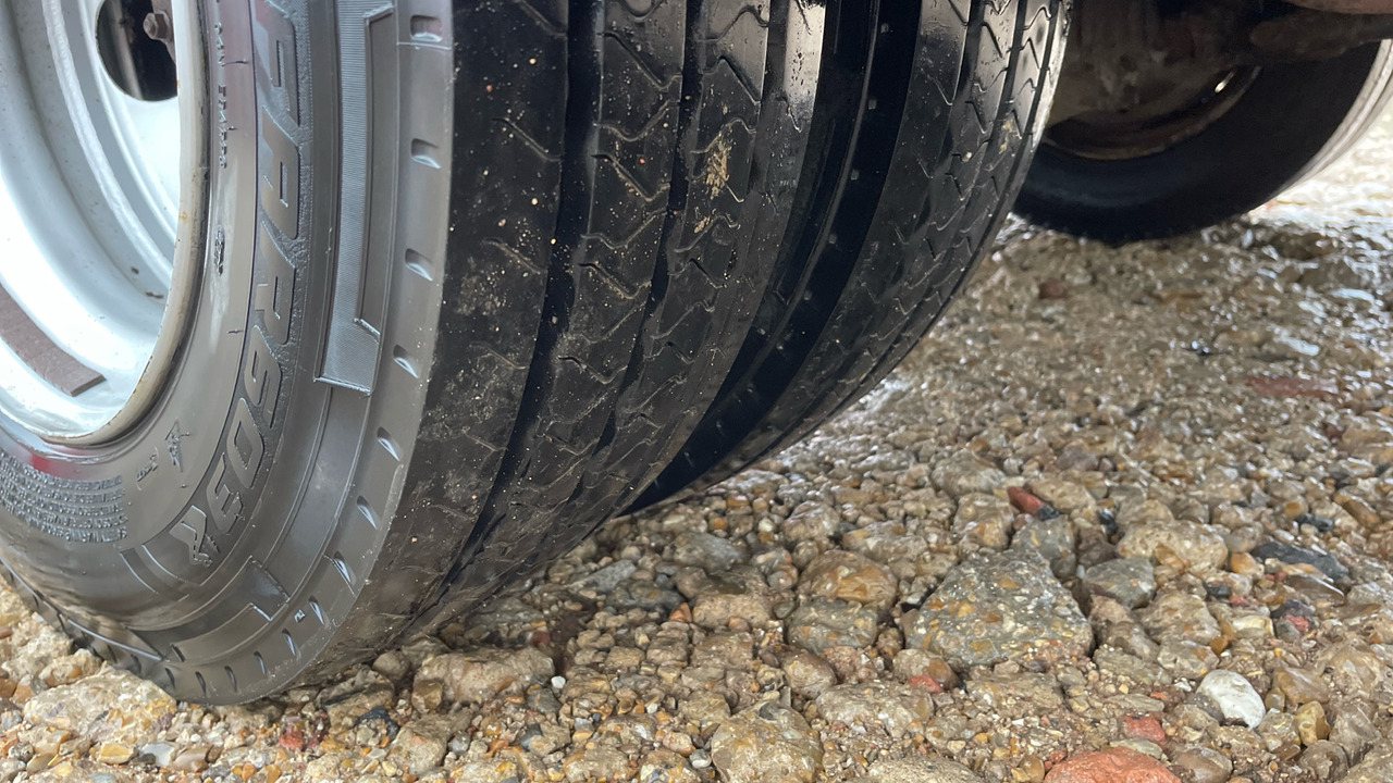 Φορτηγό μουσαμάς Isuzu N75 190: φωτογραφία 19