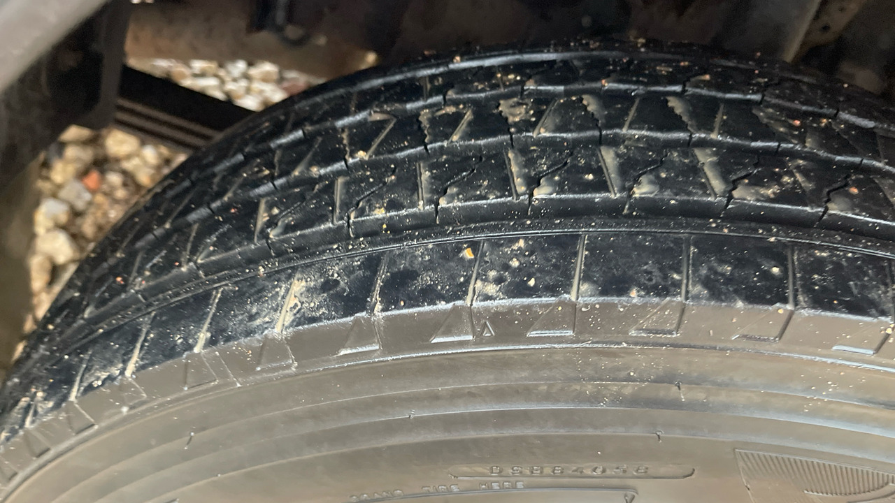 Φορτηγό μουσαμάς Isuzu N75 190: φωτογραφία 20