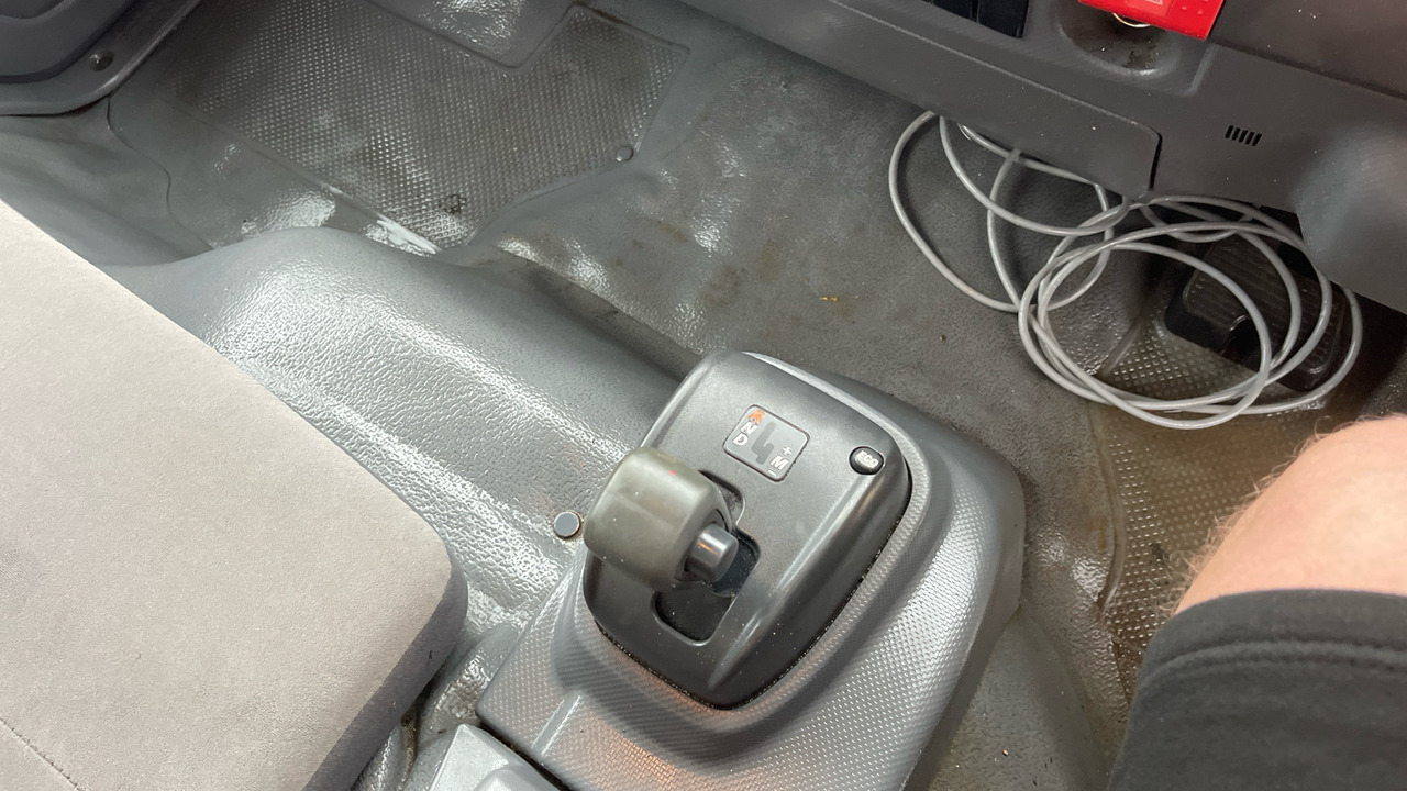 Φορτηγό μουσαμάς Isuzu N75 190: φωτογραφία 15