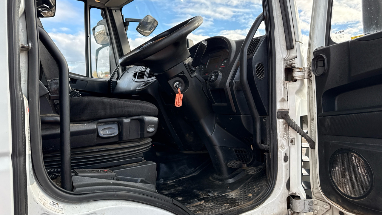 Iveco Eurocargo 180-250 - Φορτηγό μουσαμάς: φωτογραφία 5 Iveco Eurocargo 180-250 - Φορτηγό μουσαμάς: φωτογραφία 5