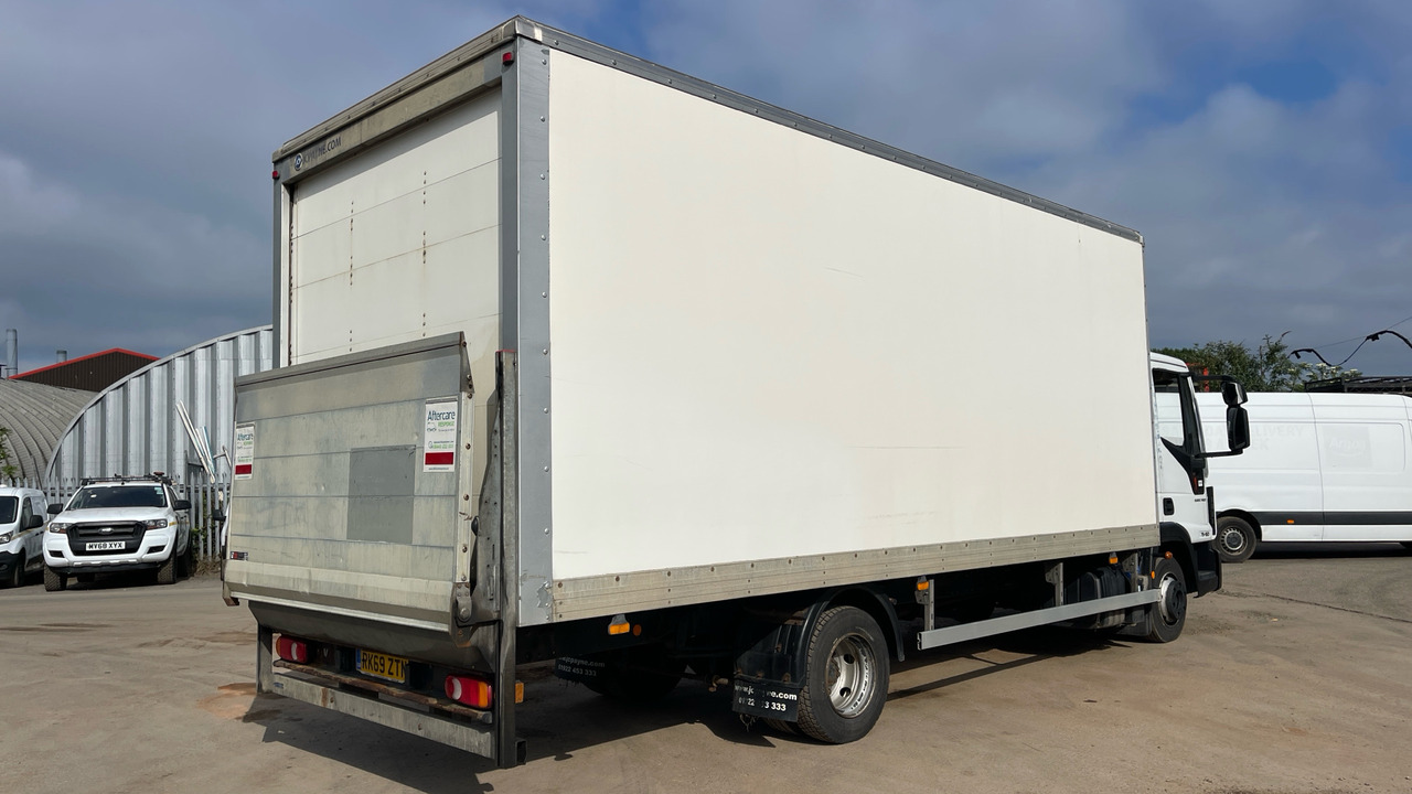 Iveco Eurocargo 75-160 - Φορτηγό κόφα: φωτογραφία 4 Iveco Eurocargo 75-160 - Φορτηγό κόφα: φωτογραφία 4