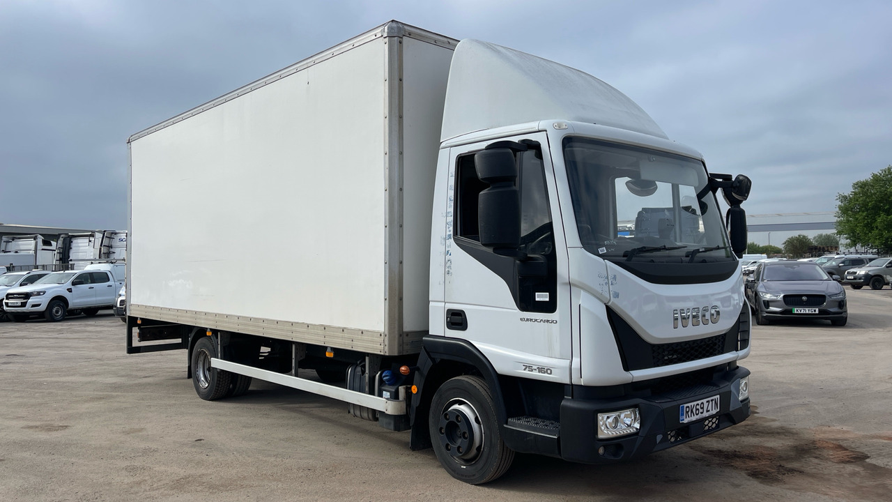 Iveco Eurocargo 75-160 - Φορτηγό κόφα: φωτογραφία 1 Iveco Eurocargo 75-160 - Φορτηγό κόφα: φωτογραφία 1
