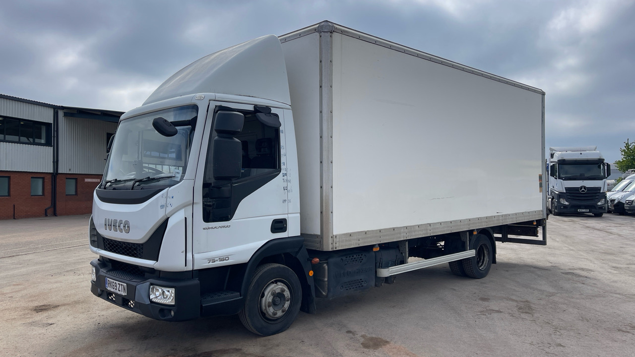 Iveco Eurocargo 75-160 - Φορτηγό κόφα: φωτογραφία 2 Iveco Eurocargo 75-160 - Φορτηγό κόφα: φωτογραφία 2