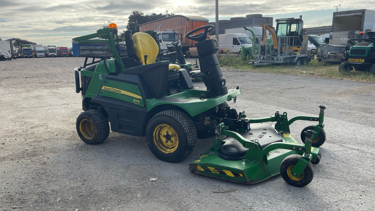 JOHN DEERE 1570 - Χλοοκοπτικό: φωτογραφία 1 JOHN DEERE 1570 - Χλοοκοπτικό: φωτογραφία 1