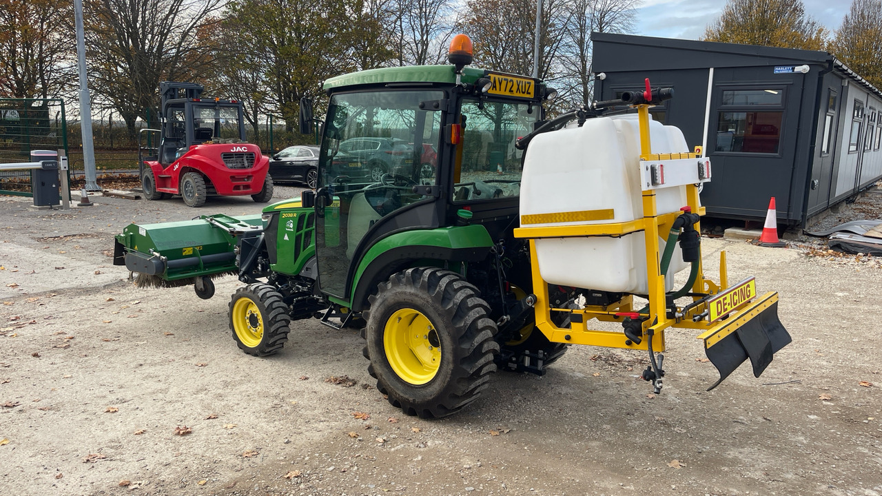 JOHN DEERE 2038R - Τρακτέρ: φωτογραφία 3 JOHN DEERE 2038R - Τρακτέρ: φωτογραφία 3