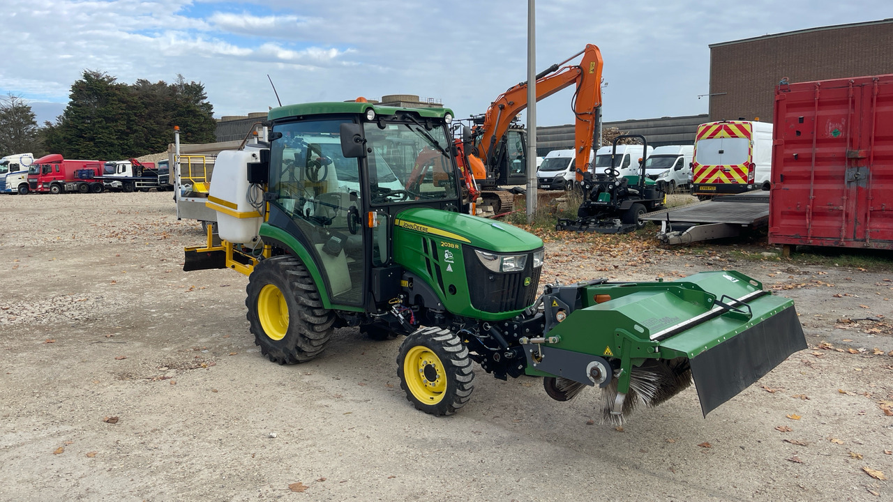 JOHN DEERE 2038R - Τρακτέρ: φωτογραφία 1 JOHN DEERE 2038R - Τρακτέρ: φωτογραφία 1