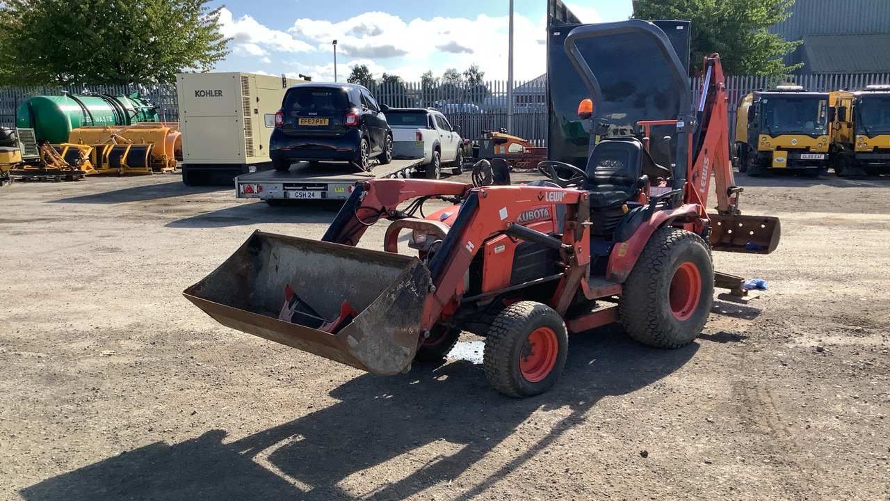 KUBOTA B2530 HST - Φορτωτής εκσκαφέας: φωτογραφία 1 KUBOTA B2530 HST - Φορτωτής εκσκαφέας: φωτογραφία 1