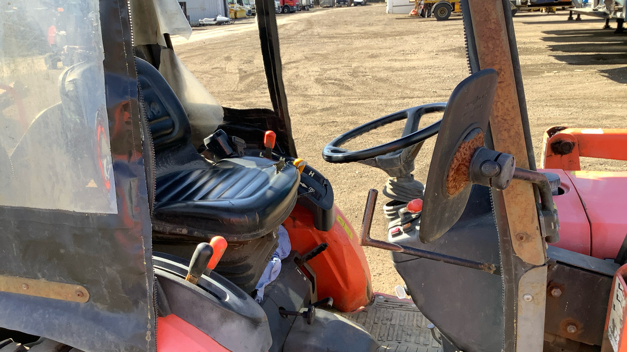 KUBOTA B3030 - Φορτωτής εκσκαφέας: φωτογραφία 5 KUBOTA B3030 - Φορτωτής εκσκαφέας: φωτογραφία 5