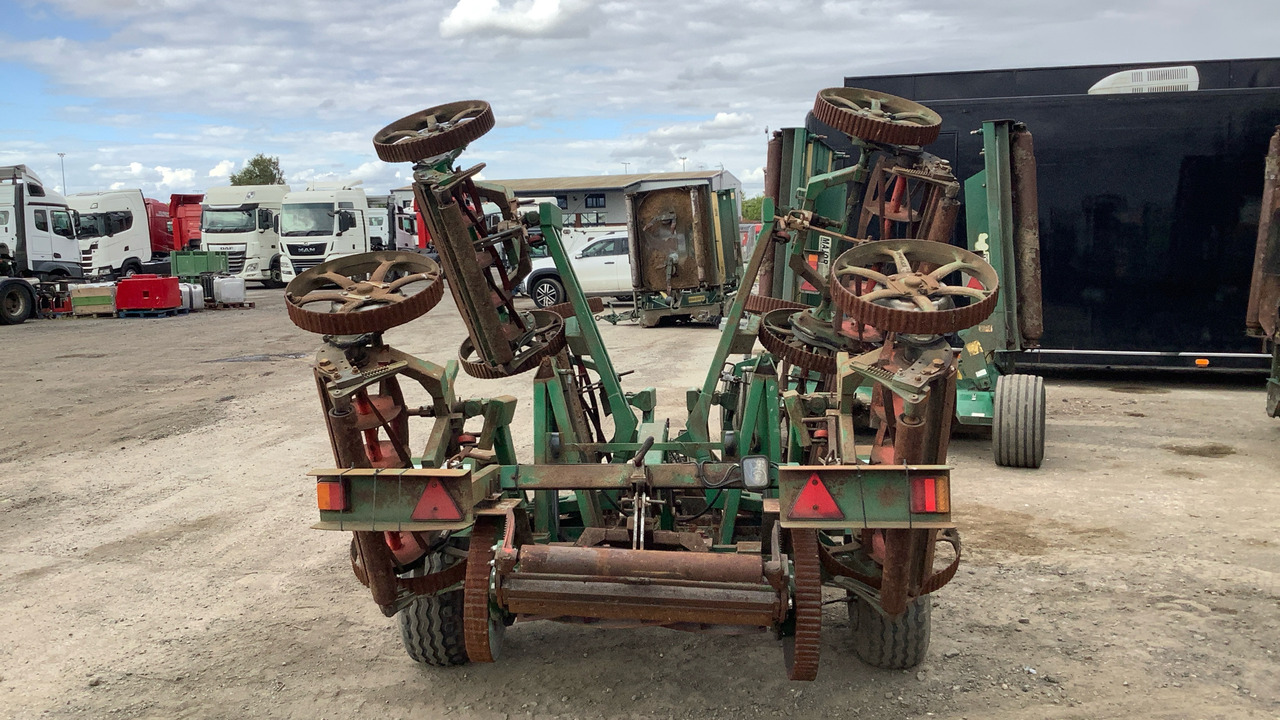 LLOYDS LEDA TRAILED 7 GANG FAIRWAY MOWER - Εξοπλισμού κατασκευών: φωτογραφία 4 LLOYDS LEDA TRAILED 7 GANG FAIRWAY MOWER - Εξοπλισμού κατασκευών: φωτογραφία 4