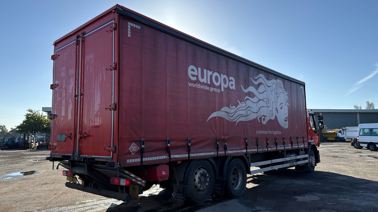 RENAULT D 26 - Φορτηγό μουσαμάς: φωτογραφία 4 RENAULT D 26 - Φορτηγό μουσαμάς: φωτογραφία 4