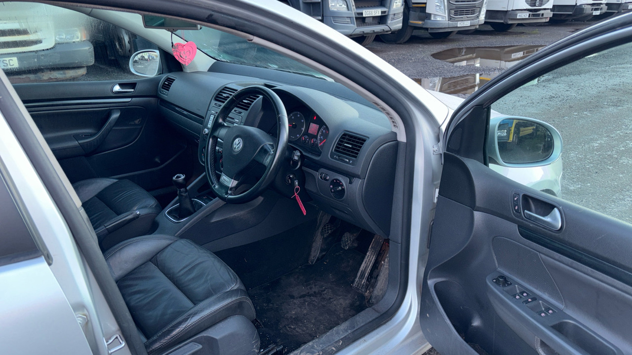 VOLKSWAGEN GOLF 2.0 GT Sport TDI 170 DPF - Hatchback: φωτογραφία 5 VOLKSWAGEN GOLF 2.0 GT Sport TDI 170 DPF - Hatchback: φωτογραφία 5