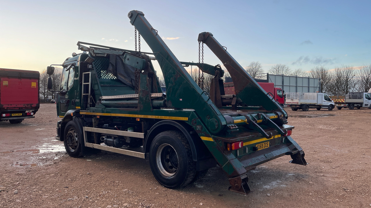 Volvo FL 250 - Φορτηγό καδοφόρος φορτωτής: φωτογραφία 3 Volvo FL 250 - Φορτηγό καδοφόρος φορτωτής: φωτογραφία 3