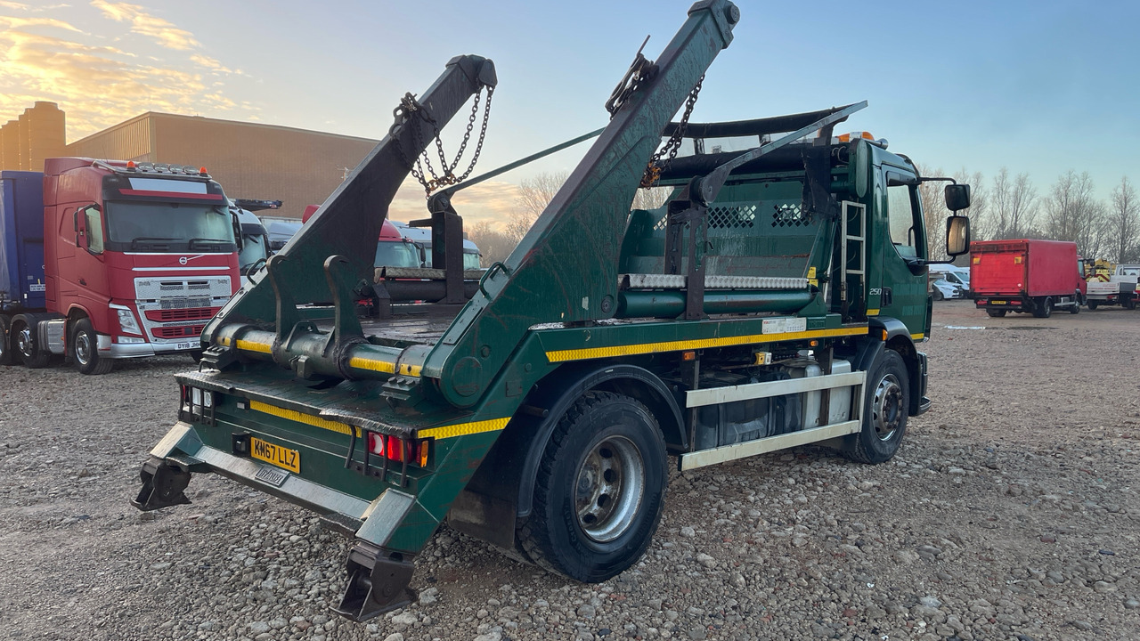 Volvo FL 250 - Φορτηγό καδοφόρος φορτωτής: φωτογραφία 4 Volvo FL 250 - Φορτηγό καδοφόρος φορτωτής: φωτογραφία 4