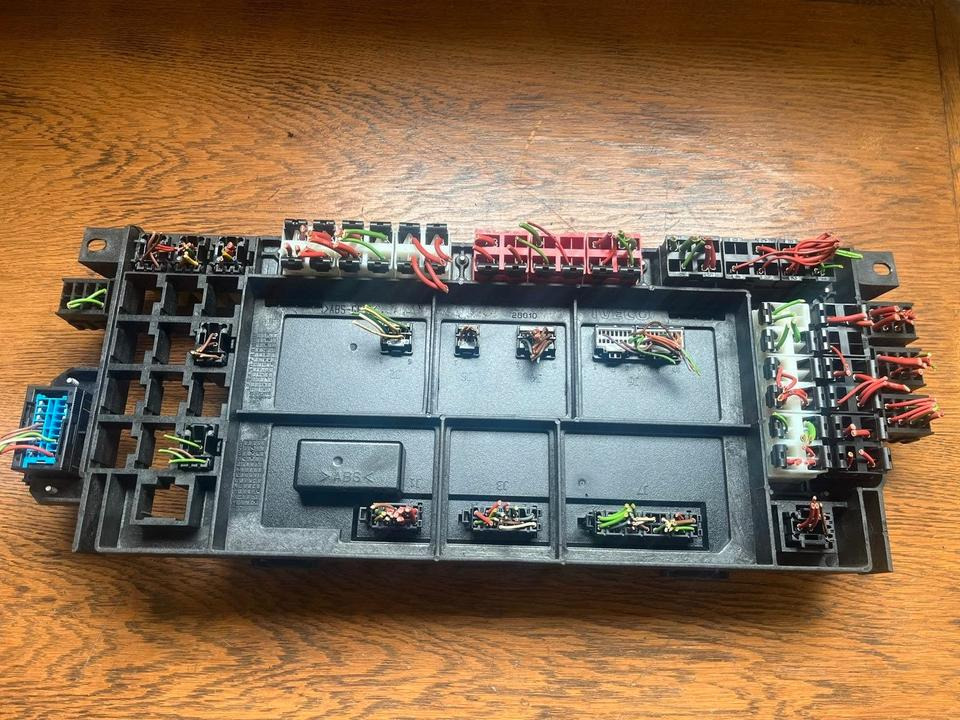 IVECO Sicherungskasten Multiplex System Body Computer 504360323 - Ηλεκτρική ασφάλεια για Φορτηγό: φωτογραφία 3 IVECO Sicherungskasten Multiplex System Body Computer 504360323 - Ηλεκτρική ασφάλεια για Φορτηγό: φωτογραφία 3