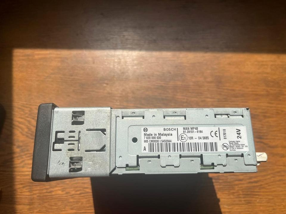MAN Bosch Multimedia Radio 24V 81.28101-6184 - Σύστημα πλοήγησης για Φορτηγό: φωτογραφία 3 MAN Bosch Multimedia Radio 24V 81.28101-6184 - Σύστημα πλοήγησης για Φορτηγό: φωτογραφία 3