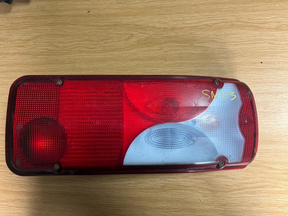 MAN TGX Rücklicht Rechts 81.25225-6551 SN 03 - Φανάρι πίσω για Φορτηγό: φωτογραφία 1 MAN TGX Rücklicht Rechts 81.25225-6551 SN 03 - Φανάρι πίσω για Φορτηγό: φωτογραφία 1