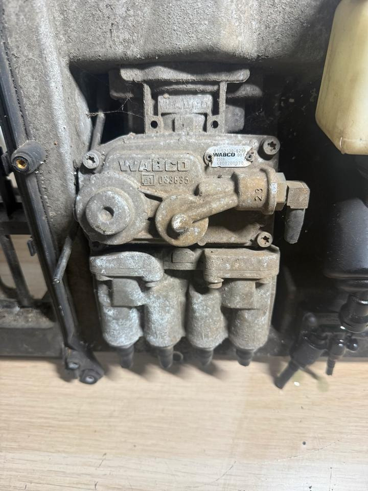 MAN WABCO Fußbremsventil 4800200070 81.52130-6295 - Εξαρτήματα φρένων για Φορτηγό: φωτογραφία 2 MAN WABCO Fußbremsventil 4800200070 81.52130-6295 - Εξαρτήματα φρένων για Φορτηγό: φωτογραφία 2